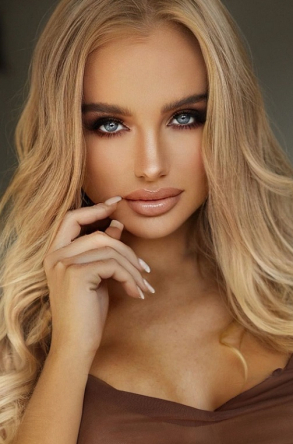 Escort  Arabella