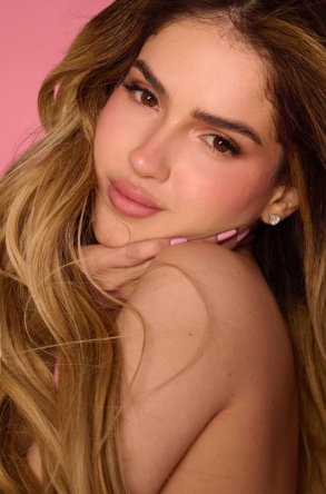 Escort  Hoya