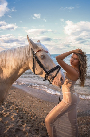 Escort  Centella from Kensington