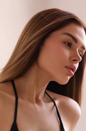 Escort  Mikami from Kensington